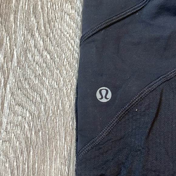 Lululemon Black Cropped Leggings workout active capris size 6 - Picture 2 of 6